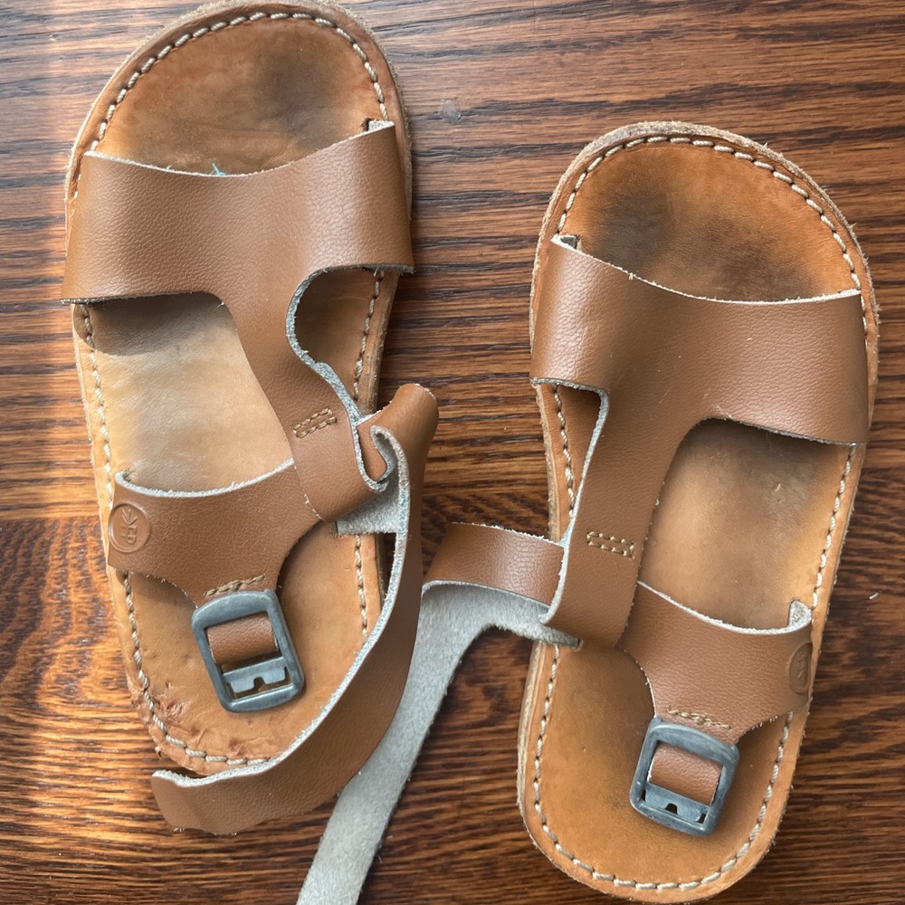 Freshly picked size 6 sandals